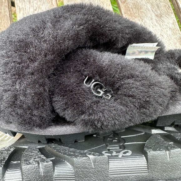 Women’s UGG flip flops,size 6,real sheep fur,black - Picture 5 of 7